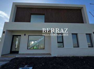 Casa · 142m² · 6 Ambientes · 3 Cocheras · Casa Venta 4 Dorm. Barrio Santa Sofía Lote de 533 m² Pilar del Este, Zona Norte