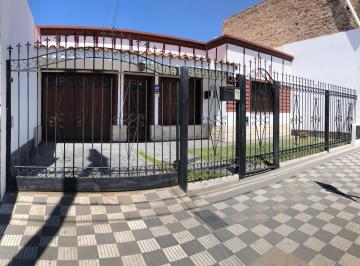 Casa de 4 ambientes, Córdoba · Casa en Venta en Barrio Rivadavia – Córdoba