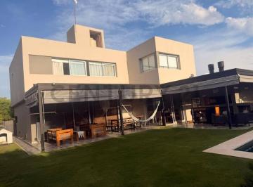 Casa · 321m² · 10 Ambientes · 2 Cocheras · Venta Casa de Categoria en La Morada Villa Allende