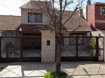 Casa · 151m² · 6 Ambientes · 4 Cocheras · Casa en Almirante Brown