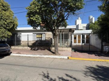 Casa · 162m² · 4 Ambientes · 2 Cocheras · Casa en Venta 3 Dorm. Barrio Pueyrredón