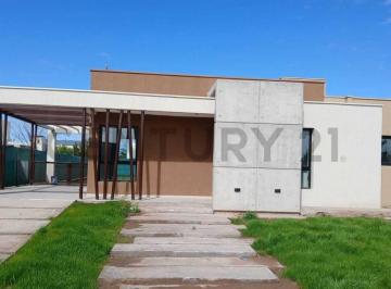 Casa · 165m² · 3 Dormitorios · 2 Cocheras · Casa en Venta en Maipú