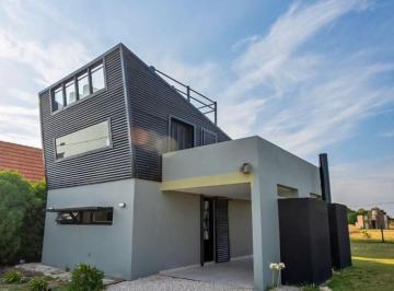 Casa · 61m² · 2 Ambientes · 3 Cocheras · Casa 2 Ambientes con Jardín y Vista Al Mar