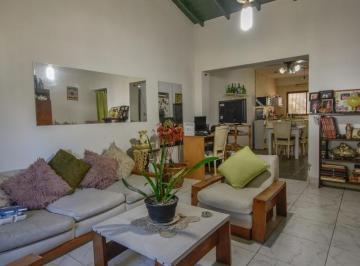 Casa · 85m² · 3 Ambientes · 2 Cocheras · Casa de 3 Ambientes en Adrogue