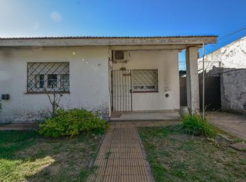 Casa de 3 ambientes, Almirante Brown · Casa de 3 Ambientes en Adrogue