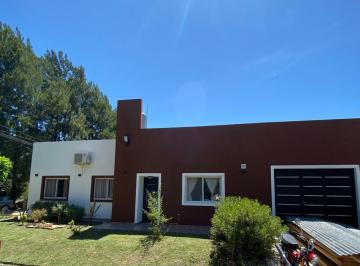 Casa · 132m² · 4 Ambientes · 2 Cocheras · Casa en Venta - 3 Dorm. 3 Baños - 330 m² - La Plata
