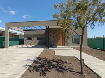 Casa · 160m² · 4 Ambientes · 2 Cocheras · Casa en Venta de Tres Dorm. Apta Credito en Barrio Privado Acacias de Terrada, Lujan de Cuyo
