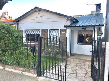 Casa de 3 ambientes, San Isidro · Martínez: PH Al Frente de 3 Amplios Ambientes con Patio y Parrilla a 6 Cuadras de Avda Santa Fe