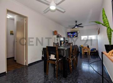 Departamento · 64m² · 4 Ambientes · Venta Departamento de 3 Dorm. en Martin, Rosario