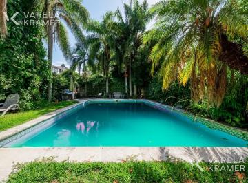 Casa · 221m² · 6 Ambientes · 3 Cocheras · Casa en Venta en Punta Chica