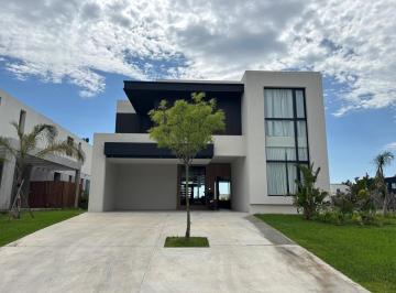 Casa · 300m² · 6 Ambientes · 4 Cocheras · Casa en Alquiler en Costas, Puertos, Escobar