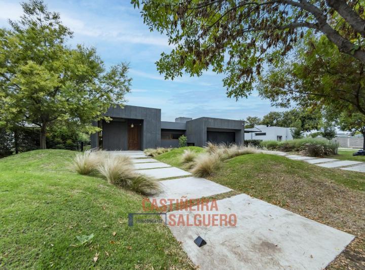 Casa · 440m² · 10 Ambientes · 2 Cocheras