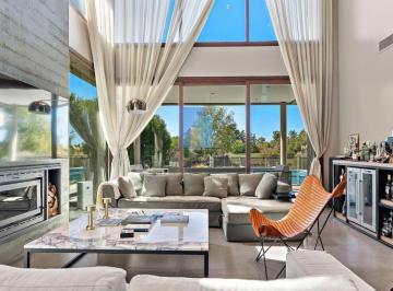 Casa · 548m² · 8 Ambientes · 2 Cocheras · Venta Casa Al Golf en Barrio El Golf, Nordelta