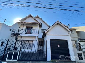Casa · 266m² · 6 Ambientes · 1 Cochera · Martínez Casa con Jardín y Galería. 4 Dorm.. 2 Baños, Multifamiliar