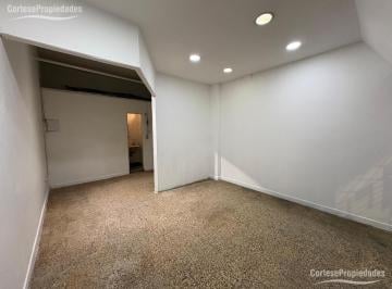 Local comercial · 30m² · 1 Ambiente · Local a La Calle en Solis Al 500 - Monserrat