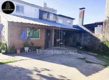 Casa de 3 ambientes, Tres de Febrero · Imperdible - Dos Propiedades de 3 Ambientes - 150 m² Cubiertos