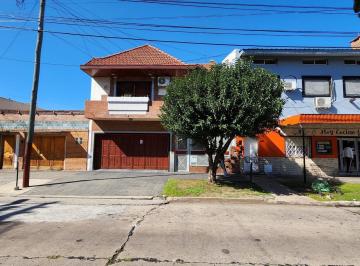 Casa · 294m² · 5 Ambientes · 2 Cocheras · Casa en Lanús Oeste