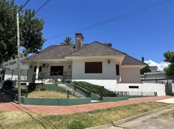 Casa · 370m² · 5 Ambientes · 2 Cocheras · Importante Propiedad en Esquina Moreno y Brown
