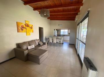 Casa · 100m² · 3 Ambientes · 1 Cochera · Casa de Dos Dormitorio con Patio y Pileta en Capitan Bermudez