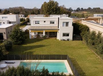 Casa · 159m² · 5 Ambientes · Casa en Venta en Santa Guadalupe, Pilar del Este, Pilar
