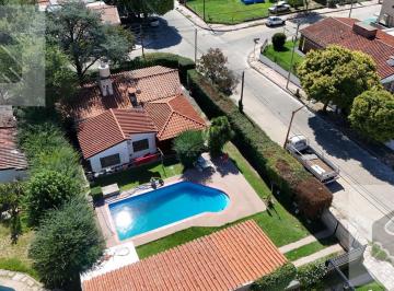 Casa · 197m² · 7 Ambientes · 1 Cochera · Casa en Venta en Villa Carlos Paz con 4 Dorm. y Pileta