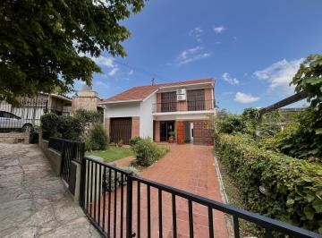 Casa · 185m² · 8 Ambientes · 1 Cochera · Casa + Departamento en Venta en Barrio Los Manantiales, Villa Carlos Paz