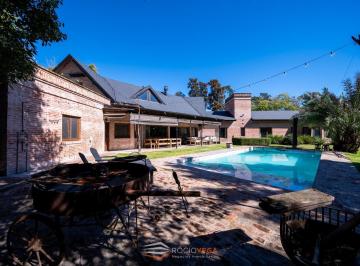 Casa · 360m² · 6 Ambientes · 2 Cocheras · Casa en Alquiler en Club de Campo Los Pingüinos, Moreno