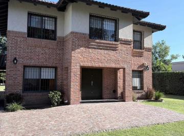 Casa · 180m² · 4 Ambientes · 2 Cocheras · Casa en La Soberana