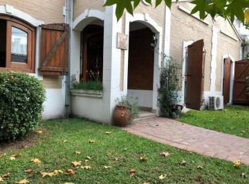 Casa · 309m² · 4 Ambientes · 2 Cocheras · Venta Casa 4amb C/pileta. Lote 870 m. Castelar Norte