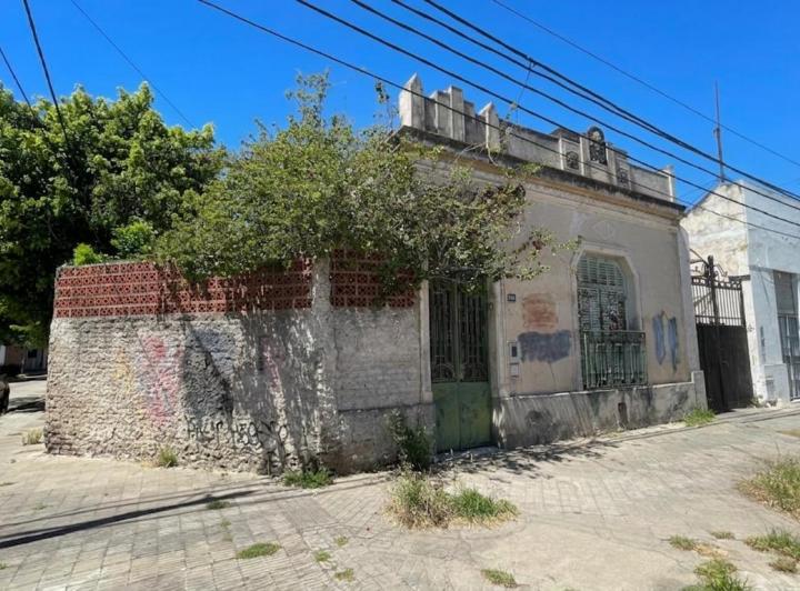Casa · 230m² · 5 Ambientes · 1 Cochera