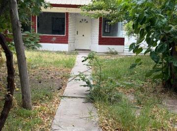 Casa · 150m² · 5 Ambientes · Casa en Venta en Calle Uruguay