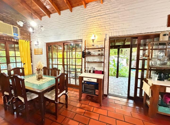 Casa · 120m² · 5 Ambientes · 4 Cocheras