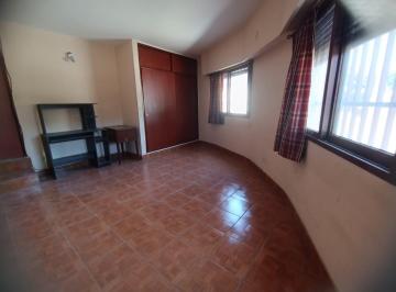 Casa · 98m² · 7 Ambientes · 1 Cochera · Venta Casa Multifamiliar Esquina con un Formato Distintivo Tipo Circular en Dos Plantas