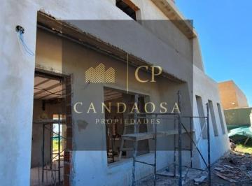 Casa · 150m² · 5 Ambientes · 3 Cocheras · Rbs. Hermosa Casa en Barrio Santa Sofia, Pilar del Este