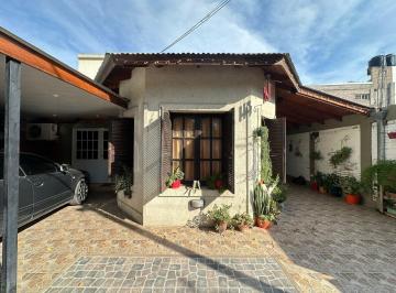 Casa · 215m² · 4 Ambientes · 1 Cochera · Country Club