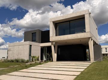 Casa · 276m² · 7 Ambientes · 4 Cocheras · Casa en Venta La Calesa Pilara