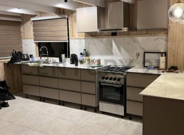 Casa · 85m² · 3 Ambientes · 1 Cochera · Venta Casa San Martin de Los Andes. Dúplex Moderno con Encanto Patagónico y Vista Abierta en San Ma