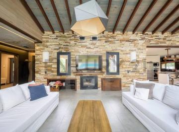 Casa · 236m² · 3 Dormitorios · 2 Cocheras · Venta Casa San Martin de Los Andes. Chapelco Golf