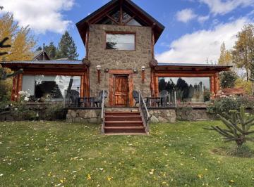 Casa · 182m² · 5 Ambientes · 2 Cocheras · Venta Casa San Martin de Los Andes. Barrio Ruca Hue