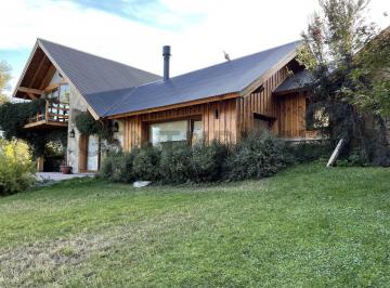 Casa · 252m² · 5 Ambientes · 1 Cochera · Venta Casa San Martin de Los Andes. Barrio Privado Peñon de Lolog