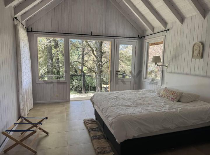 Casa · 230m² · 6 Ambientes · 2 Cocheras