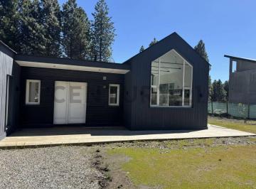 Casa · 150m² · 4 Ambientes · 2 Cocheras · Venta Casa San Martin de Los Andes. Chapelco Golf a Estrenar