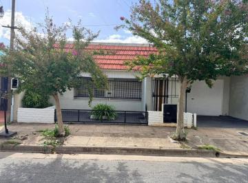 Casa · 110m² · 4 Ambientes · 3 Cocheras · Casa en Venta en Ringuelet 2 Dorm.