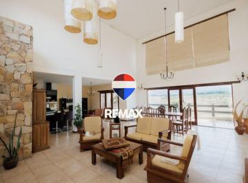 Casa · 214m² · 5 Ambientes · 2 Cocheras · En Venta Casa B° Grand Bourg con Excelente Vista