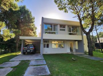 Casa · 250m² · 5 Ambientes · 1 Cochera · Venta Casa 5 Ambientes, en La Herradura, Pinamar | Vista Abierta a La Cancha de Polo