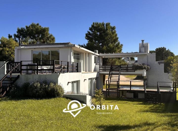 Casa · 188m² · 4 Ambientes · 1 Cochera