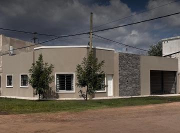 Frente · Casa a Estrenar 3 Dorm., 2 Baños, Patio y Cochera Doble