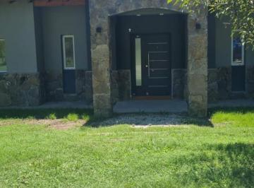 Casa · 200m² · 5 Ambientes · 2 Cocheras · Casa en Venta en B° Los Molles | Villa General Belgrano