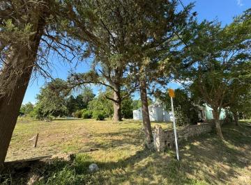 Quinta vacacional · 100m² · 3 Ambientes · Casa a Reciclar en Excelente Terreno Calle 110 y 51