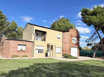 Casa · 356m² · 5 Ambientes · 2 Cocheras · Venta Casa Quinta de 4 Dorm. con Gran Parque en Barrio Aldea Romana